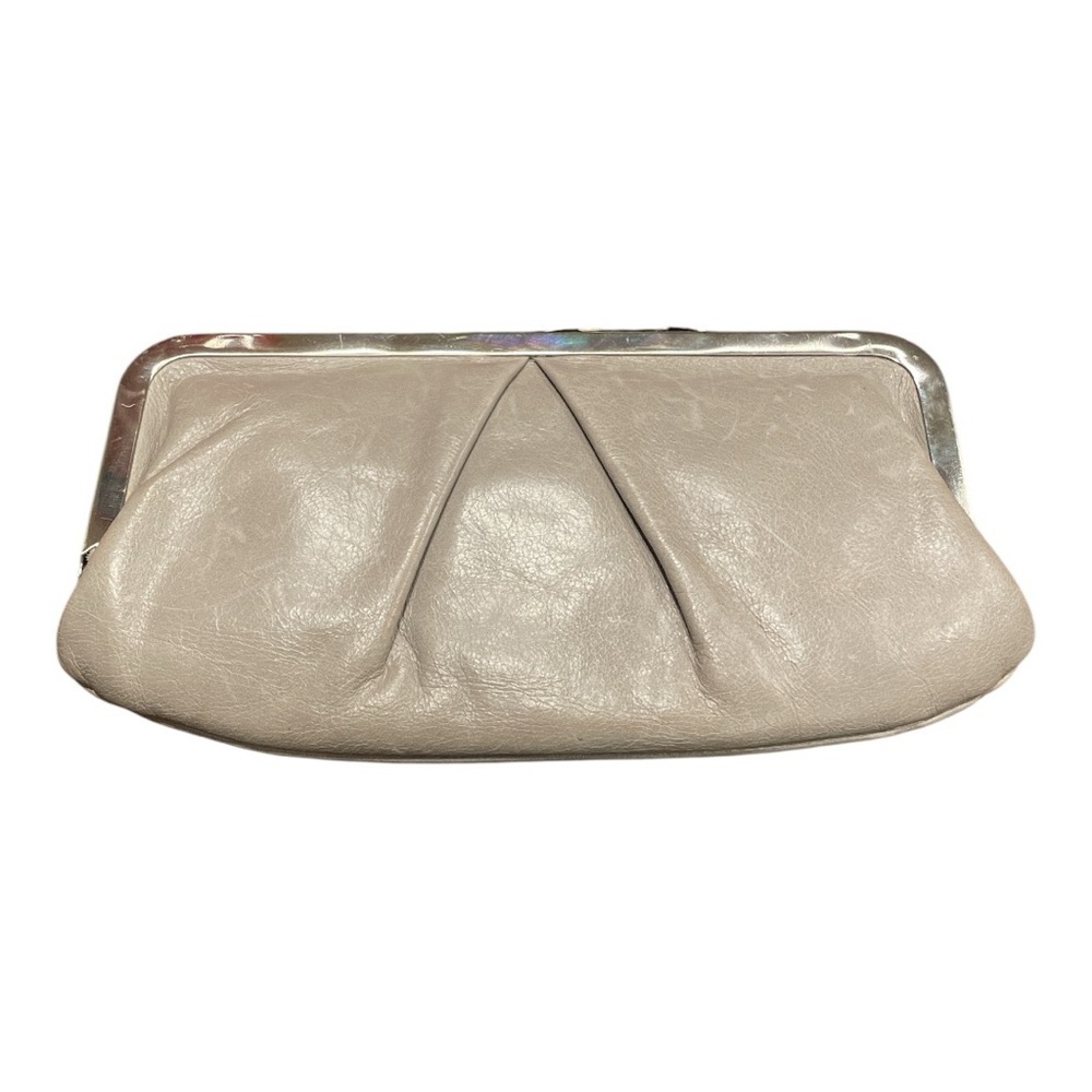 Hobo International Clutch Wallet in silver leather w/chevron pattern int. FF